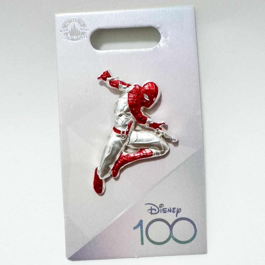 MARVEL(マーベル)のスパイダーマン Disney 100th 100周年 ピンバッジ MARVEL エンタメ/ホビーのおもちゃ/ぬいぐるみ(キャラクターグッズ)の商品写真