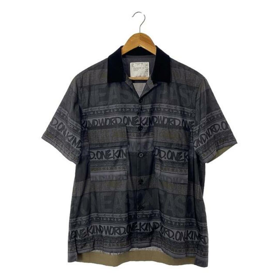 sacai(サカイ)の【新品】  sacai / サカイ | 2023SS | × Eric Haze エリックヘイズコラボ Stripe Print Shirt ストライプ プリントシャツ | 1 | グレー | メンズ メンズのトップス(Tシャツ/カットソー(半袖/袖なし))の商品写真