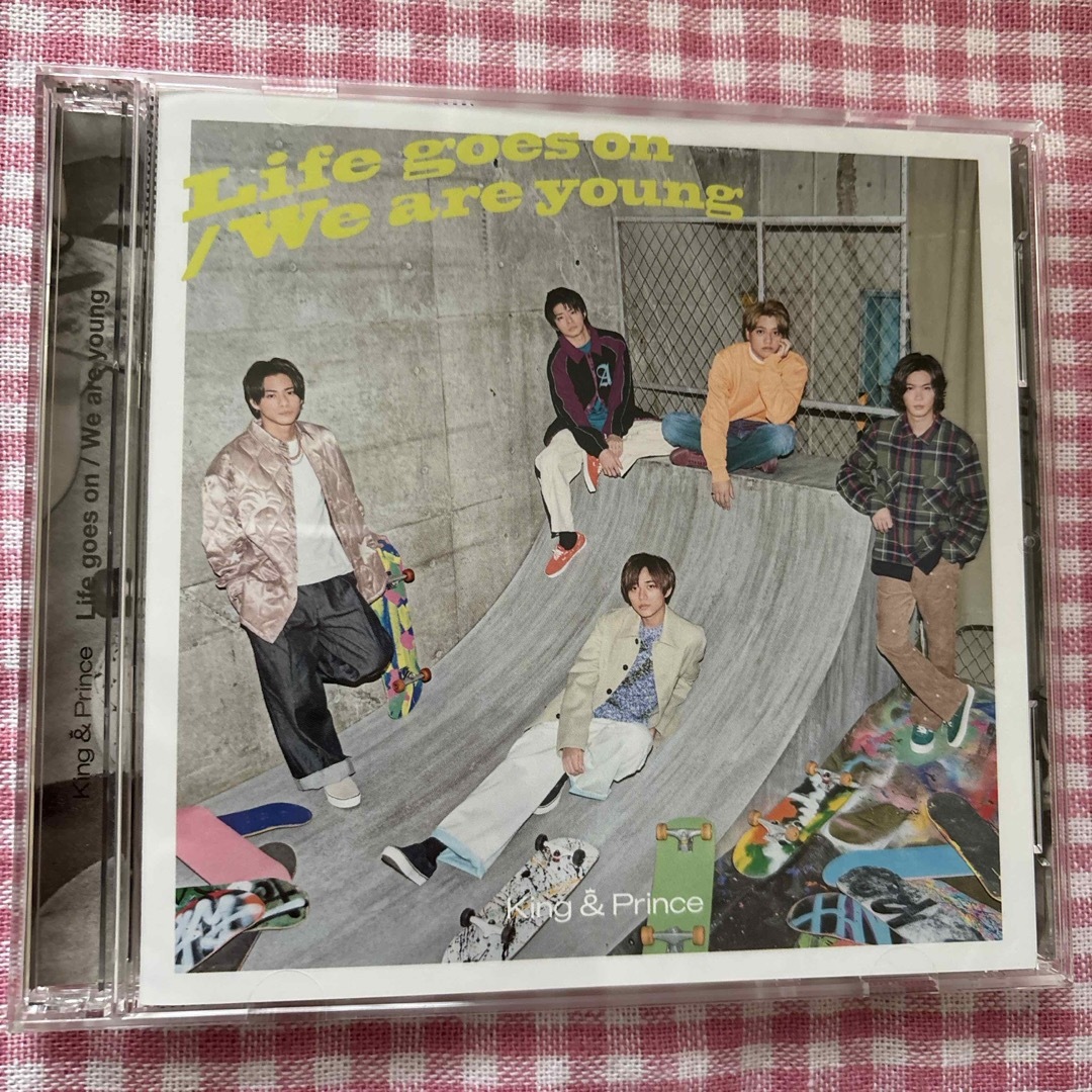 Johnny's(ジャニーズ)のLife　goes　on／We　are　young（初回限定盤A） エンタメ/ホビーのCD(ポップス/ロック(邦楽))の商品写真
