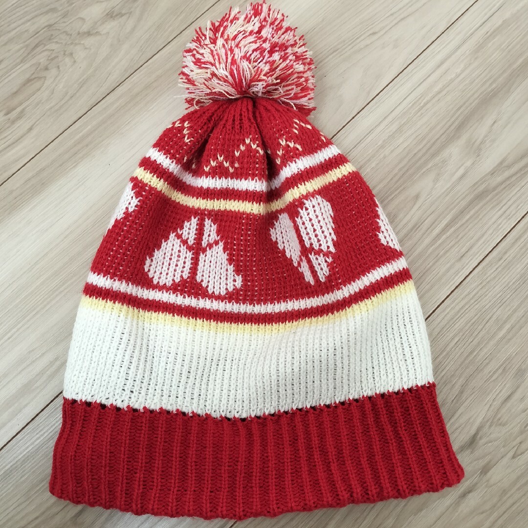 ニット帽　ビーニー　ポンポン　レッド　赤　ハート メンズの帽子(ニット帽/ビーニー)の商品写真