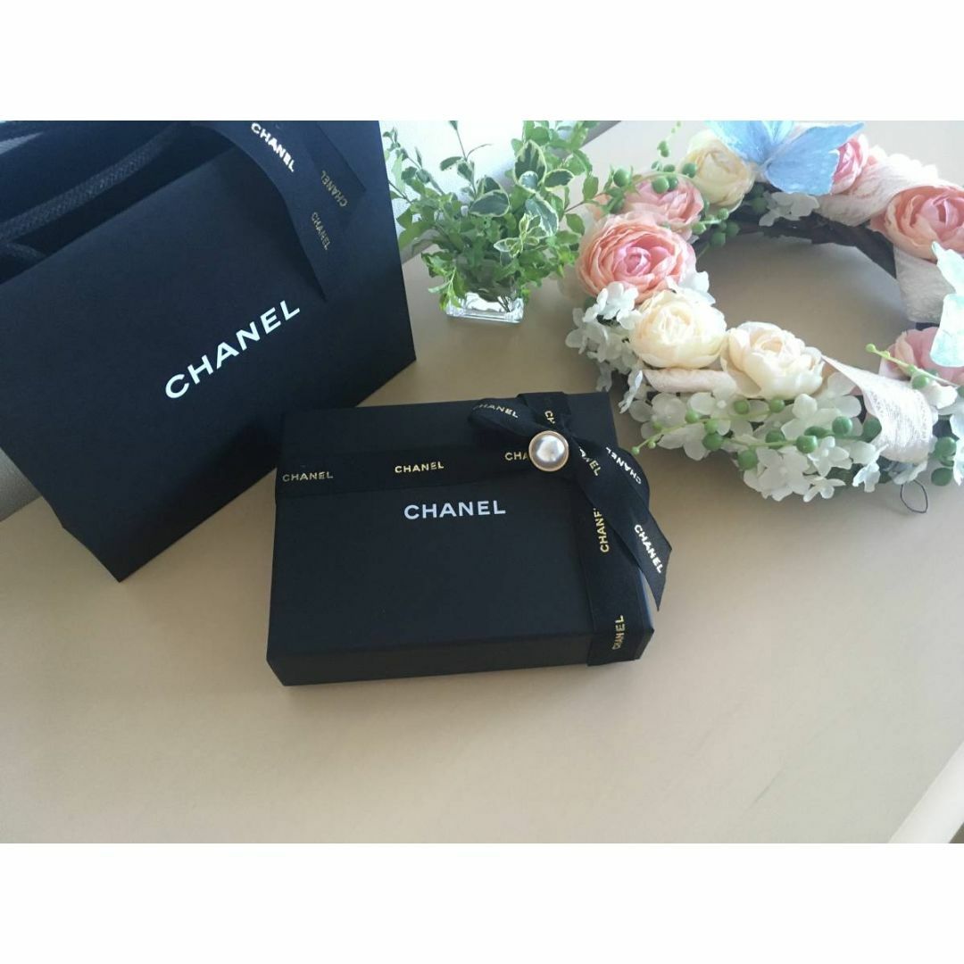 CHANEL(シャネル)の★CHANEL★ソフトケース・空箱・ショップ袋セット★パール・黒リボン付★送料込 レディースのファッション小物(その他)の商品写真