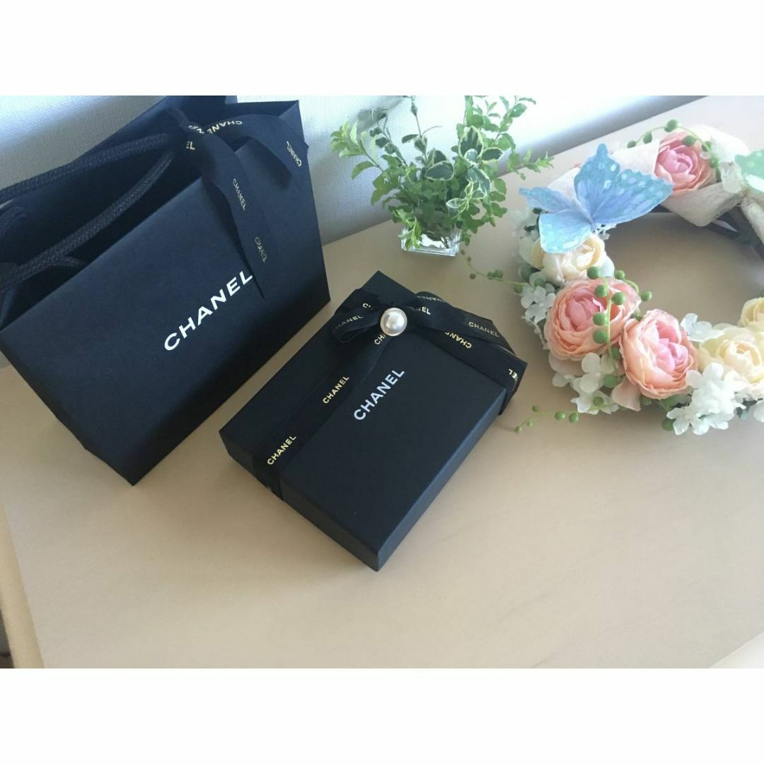 CHANEL(シャネル)の★CHANEL★ソフトケース・空箱・ショップ袋セット★パール・黒リボン付★送料込 レディースのファッション小物(その他)の商品写真