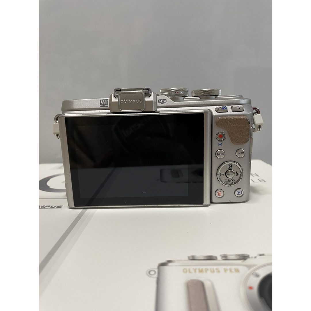 OLYMPUS(オリンパス)のOLYMPUS E-PL8 14-42 EZ レンズキット BROWN スマホ/家電/カメラのカメラ(ミラーレス一眼)の商品写真