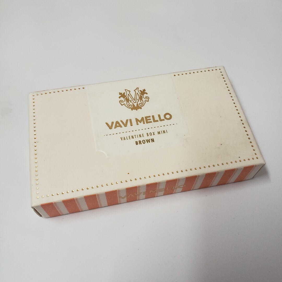 VAVI MELLO(バビメロ)のVAVIMELLO バレンタインボックスミニ ブラウン コスメ/美容のベースメイク/化粧品(アイシャドウ)の商品写真