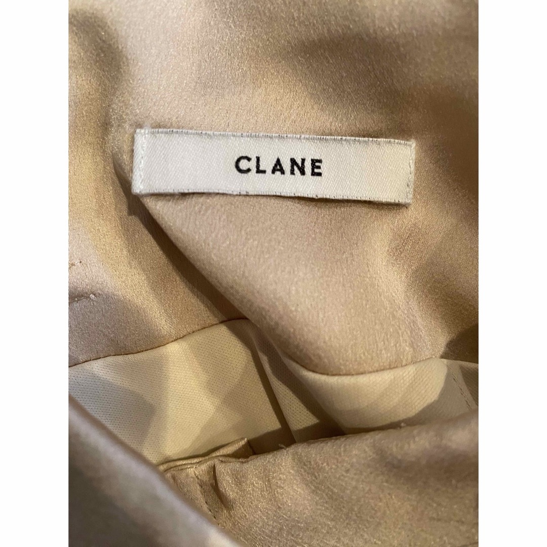 CLANE(クラネ)のCLANE GROSS COLOR PANTS サテン パンツ クラネ レディースのパンツ(カジュアルパンツ)の商品写真