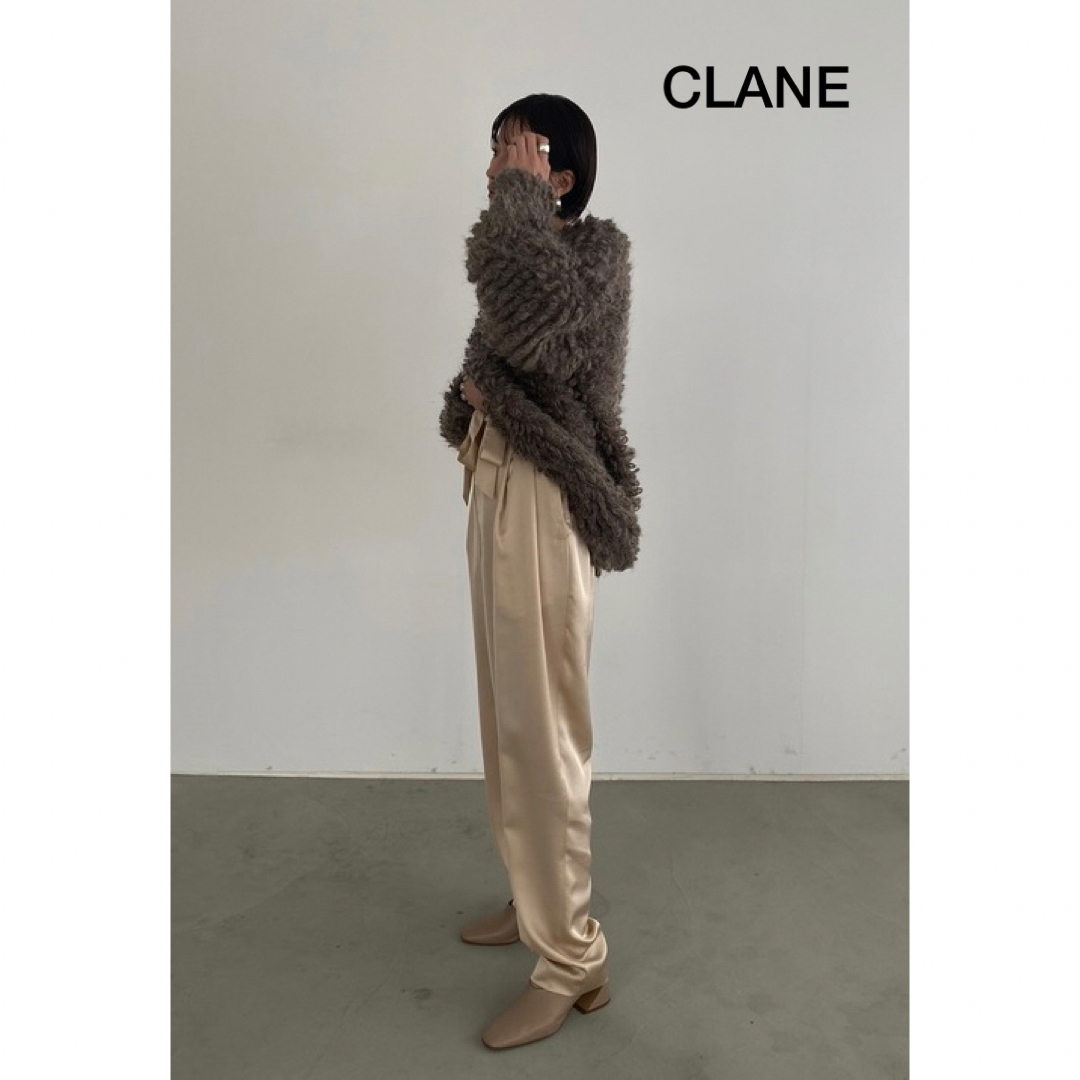 CLANE(クラネ)のCLANE GROSS COLOR PANTS サテン パンツ クラネ レディースのパンツ(カジュアルパンツ)の商品写真