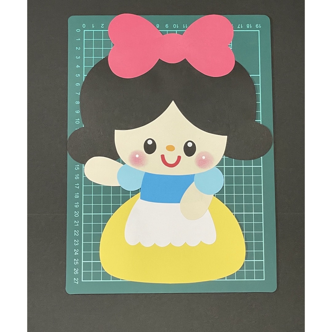 在庫残りわずか！壁面飾り　お誕生日表　白雪姫　小人　りんご ハンドメイドの素材/材料(型紙/パターン)の商品写真
