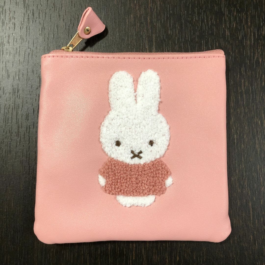 miffy(ミッフィー)のミッフィー　もこもこポーチ　13㎝×13㎝ レディースのファッション小物(ポーチ)の商品写真