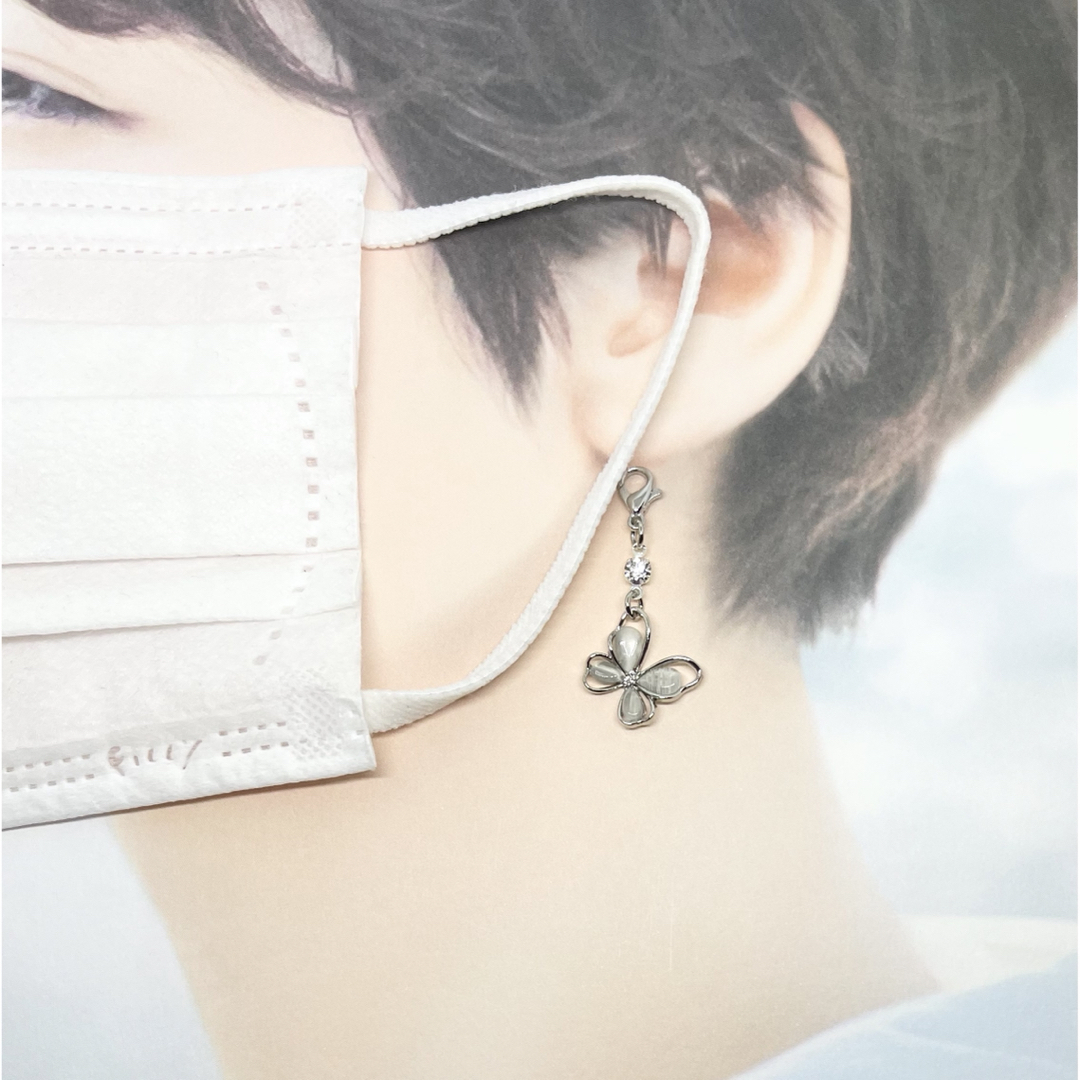 【002】 マスクチャーム 1ペア  シルバー  蝶 ハンドメイドのアクセサリー(チャーム)の商品写真