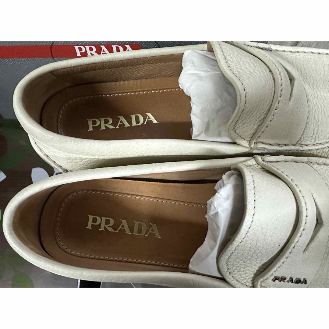 PRADA(プラダ)のPRADAプラダ 新品ロゴ金具付き ドライビングシューズ メンズの靴/シューズ(その他)の商品写真