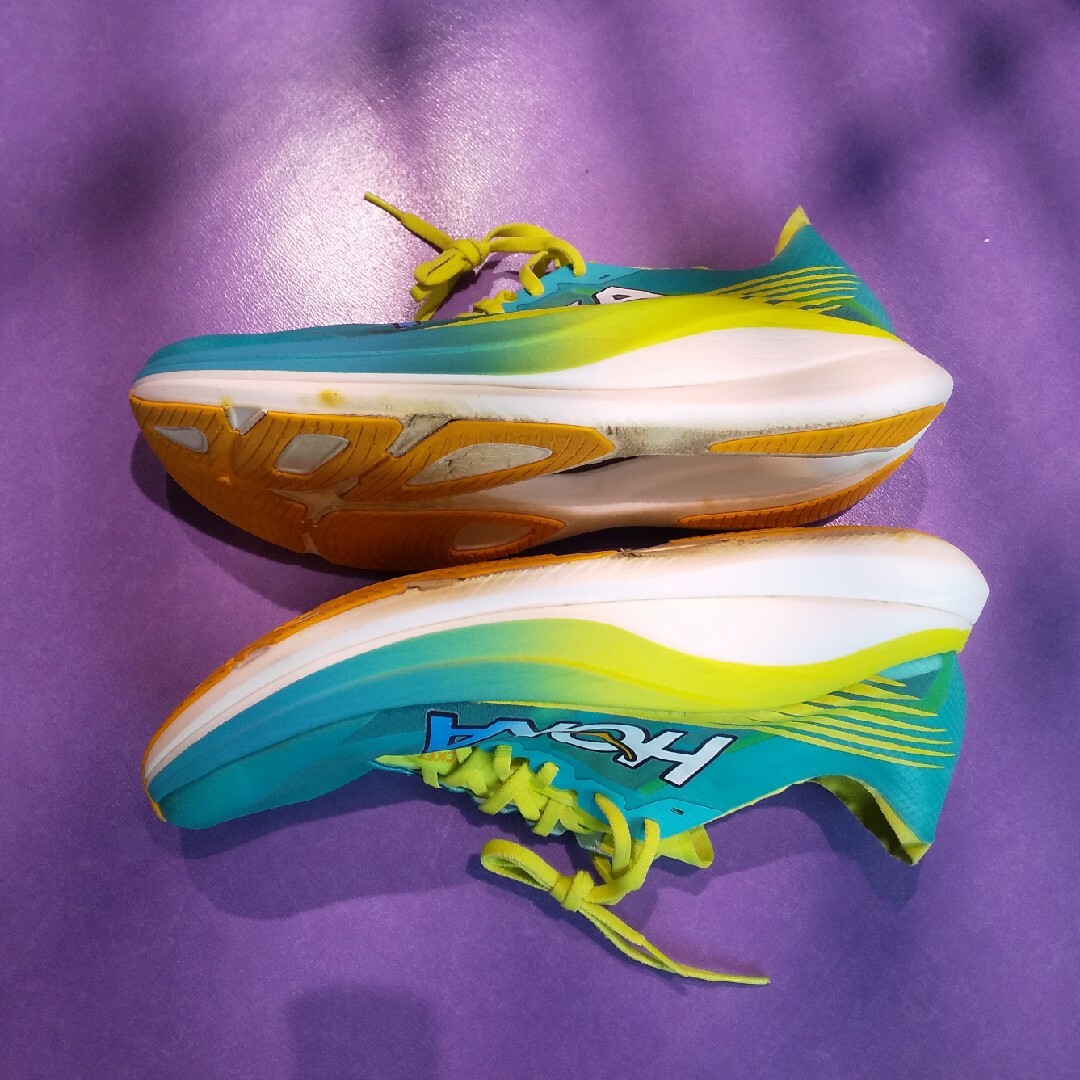 HOKA ONE ONE(ホカオネオネ)のtaka様専用 HOKA ONE ONE ロケットＸ２ 中古品 スポーツ/アウトドアのランニング(シューズ)の商品写真