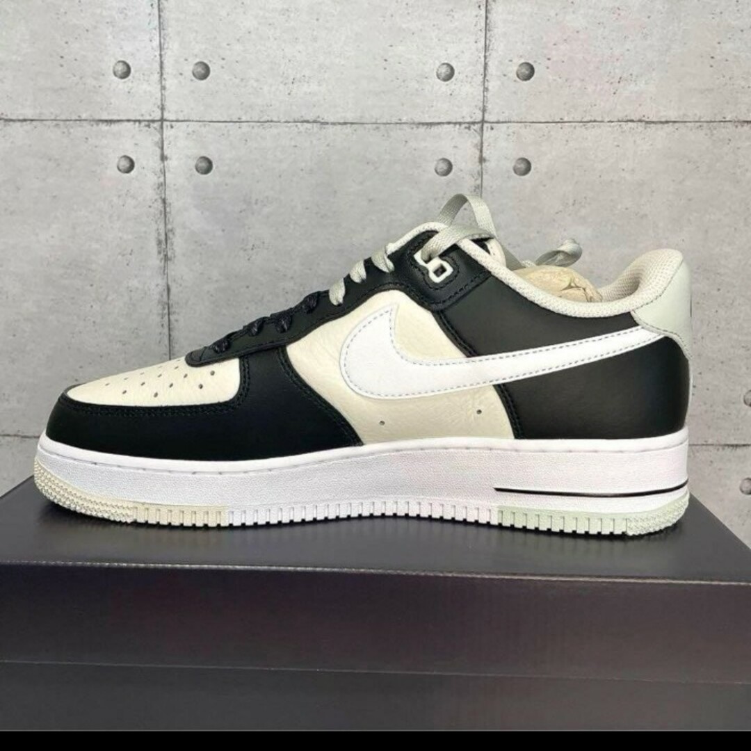 NIKE(ナイキ)のAIR FORCE 1 07 LV8 エアフォース1 パンダ風　28.5cm メンズの靴/シューズ(スニーカー)の商品写真