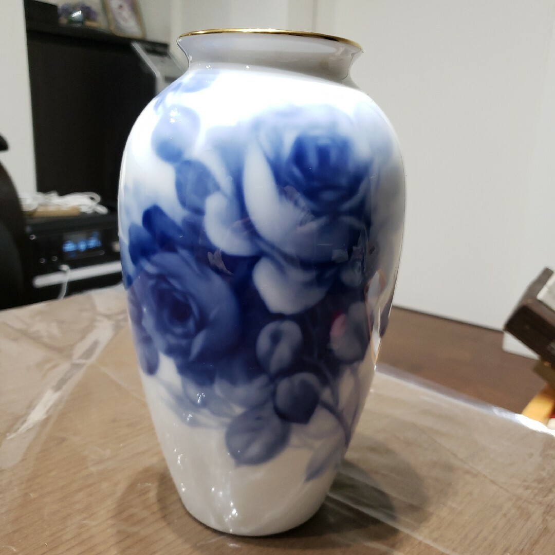 大倉陶園(オオクラトウエン)の大倉陶器　青薔薇　花瓶 インテリア/住まい/日用品のインテリア小物(花瓶)の商品写真