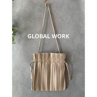 グローバルワーク(GLOBAL WORK)のGLOBAL WORK 2way プリーツショルダーバッグ ベージュ 巾着バッグ(ショルダーバッグ)