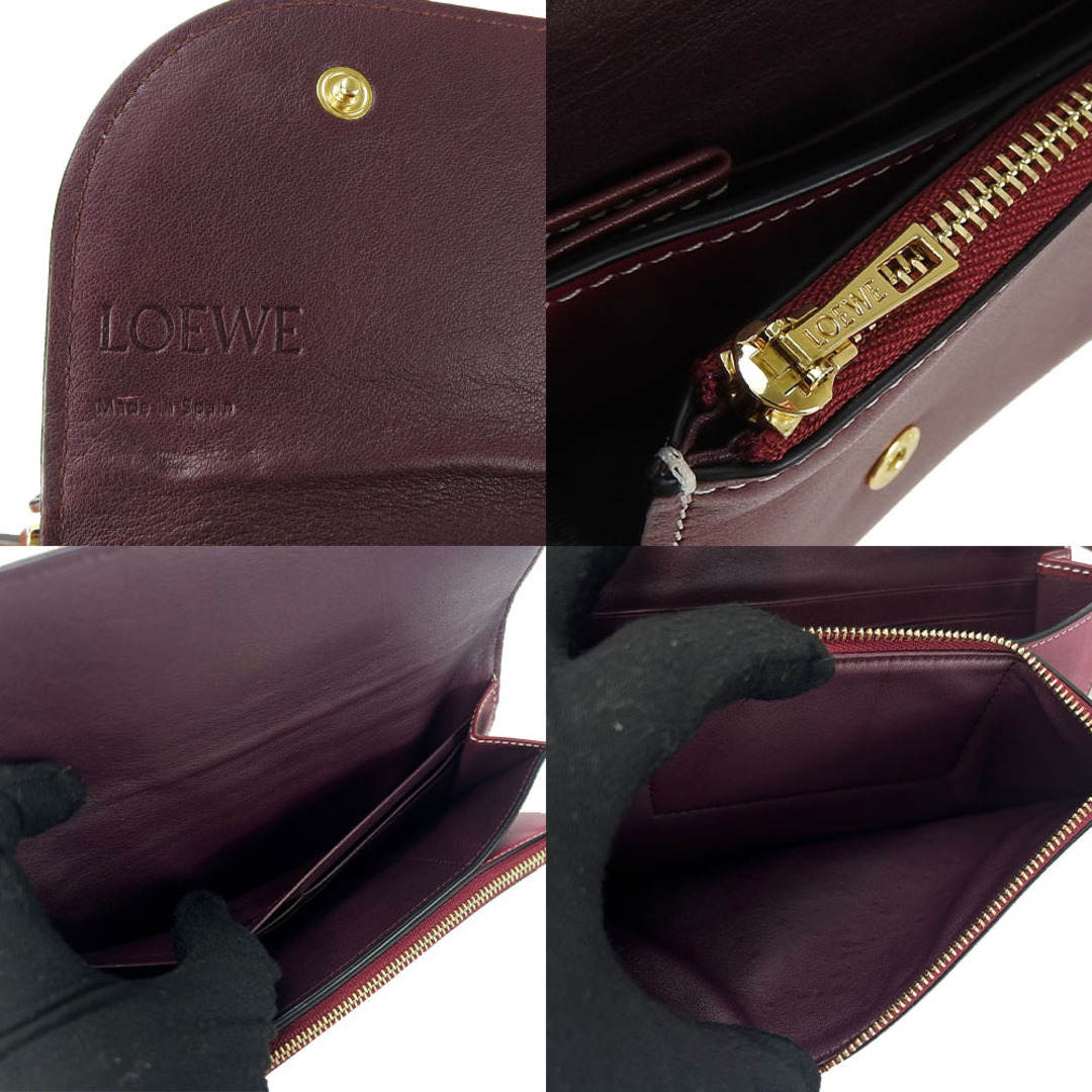 LOEWE(ロエベ)の【中古】 ロエベ ショルダーバッグ ウォレット 長財布 ゲート 斜め掛け アナグラム レザー 革 ボルドー系 レッド系 普段使い ロング ポシェット 小物 レディース 女性 LOEWE shoulder bag wallet レディースのファッション小物(財布)の商品写真