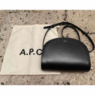 アーペーセー(A.P.C)のA.P.C. アーペーセー　ハーフムーン　ショルダーバッグ　レザー　黒(ショルダーバッグ)