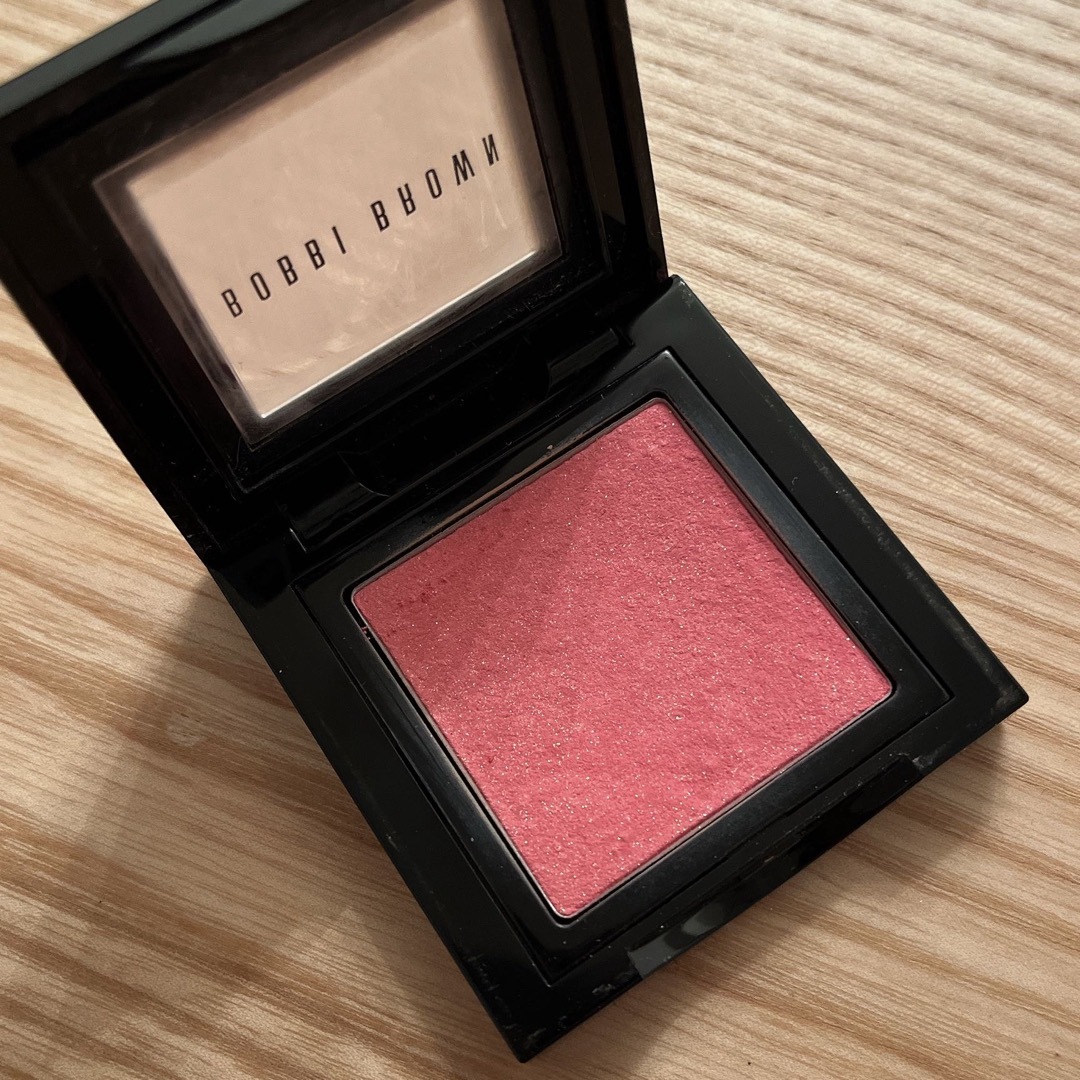 BOBBI BROWN(ボビイブラウン)のBOBBI BROWN シマーブラッシュ　ピンクコーラル8 コスメ/美容のベースメイク/化粧品(チーク)の商品写真