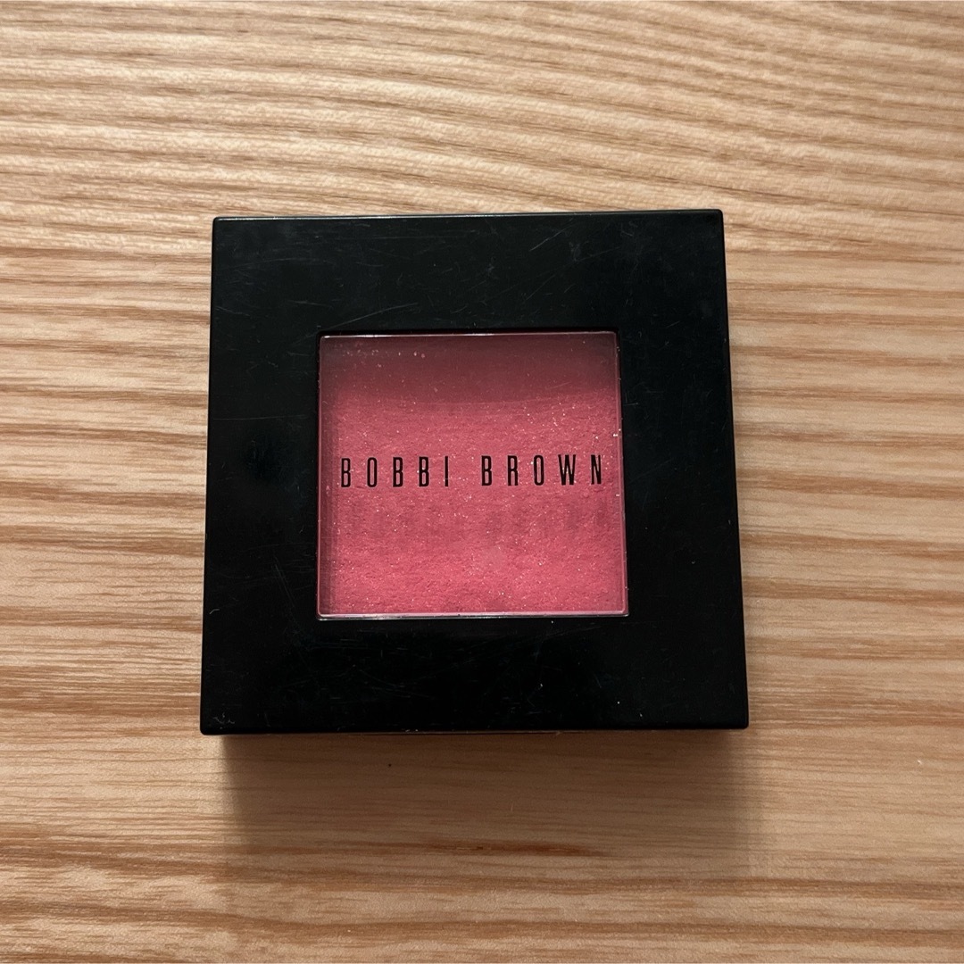 BOBBI BROWN(ボビイブラウン)のBOBBI BROWN シマーブラッシュ　ピンクコーラル8 コスメ/美容のベースメイク/化粧品(チーク)の商品写真