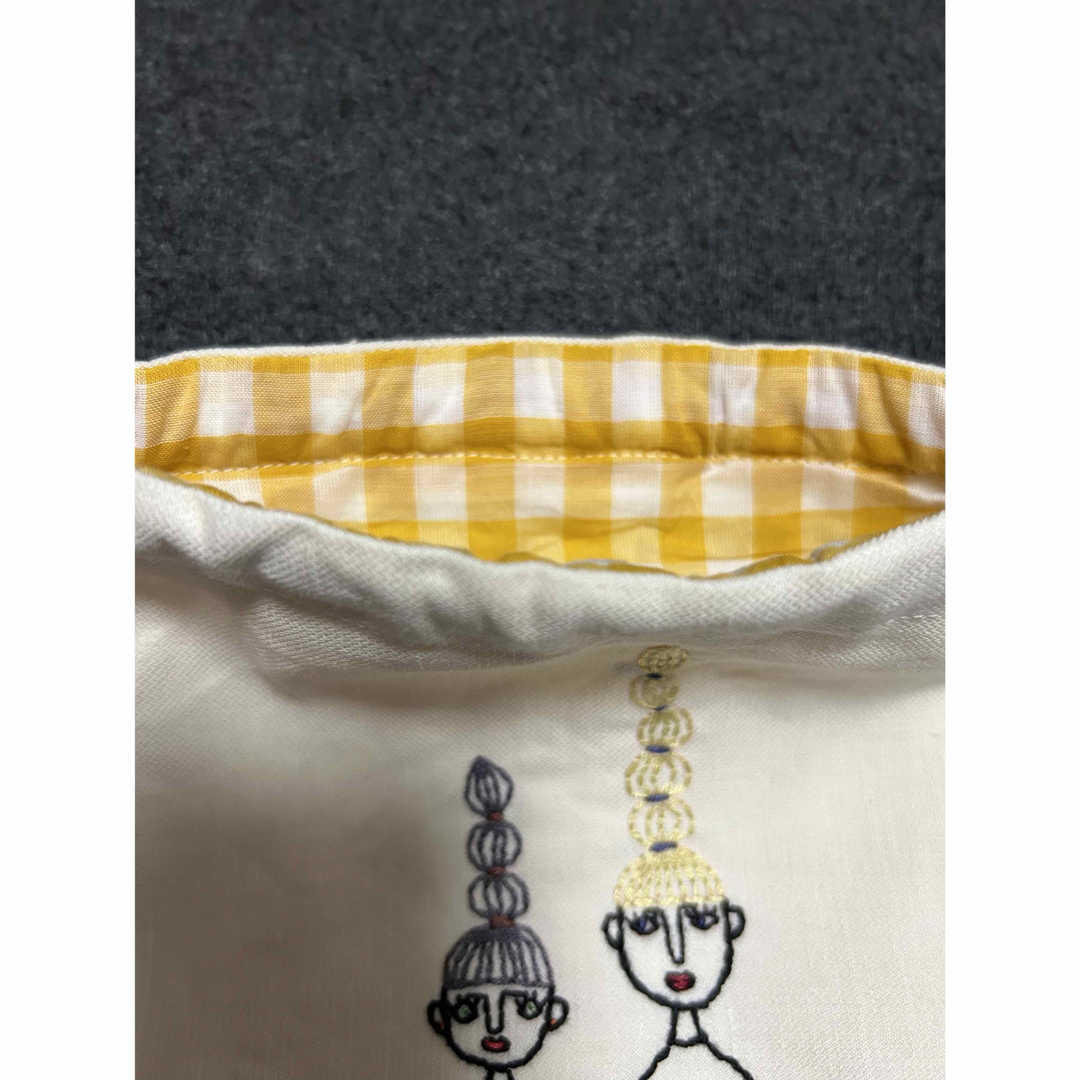 刺繍　巾着ポーチ　女の子 レディースのファッション小物(ポーチ)の商品写真