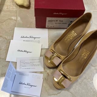 サルヴァトーレフェラガモ(Salvatore Ferragamo)のフェラガモ　パンプス(ハイヒール/パンプス)