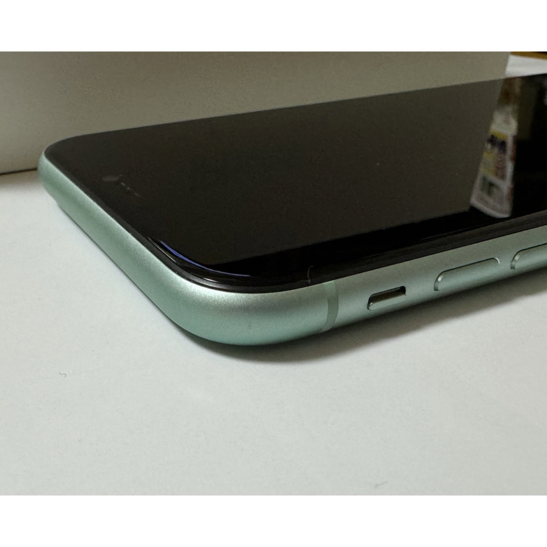 iPhone(アイフォーン)のiPhone11 本体　128GB グリーン スマホ/家電/カメラのスマートフォン/携帯電話(スマートフォン本体)の商品写真
