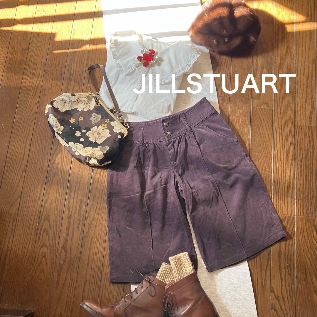 JILLSTUART(ジルスチュアート)のused  JILLSTUART  甘めラインのコーデュロイハーフパンツ レディースのパンツ(ハーフパンツ)の商品写真