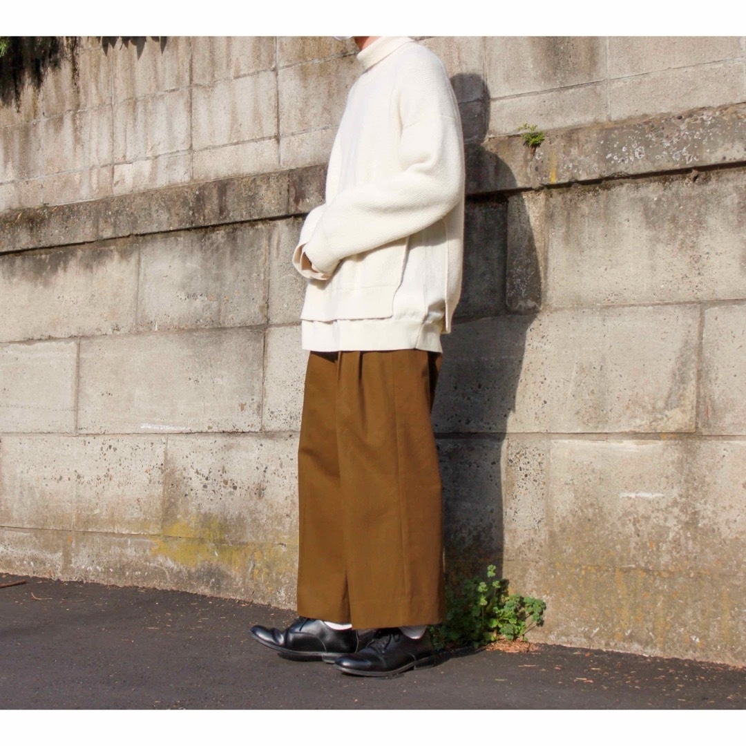 YOKE(ヨーク)のYOKE 2TUCK WIDE GURKHA TROUSERS メンズのパンツ(スラックス)の商品写真