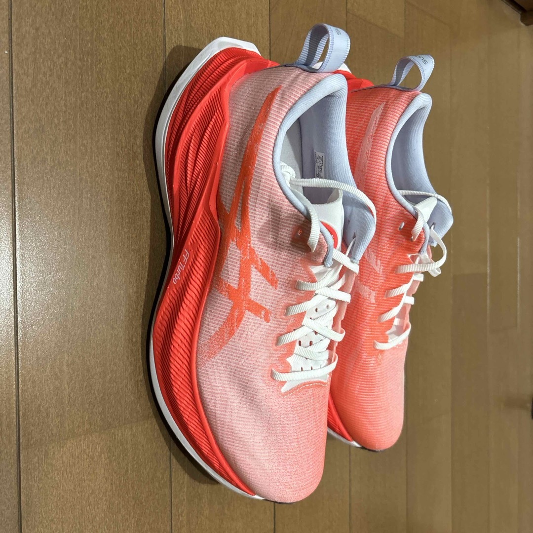 asics(アシックス)のアシックス スーパーブラスト (品番：1013A143.100) スポーツ/アウトドアのランニング(シューズ)の商品写真