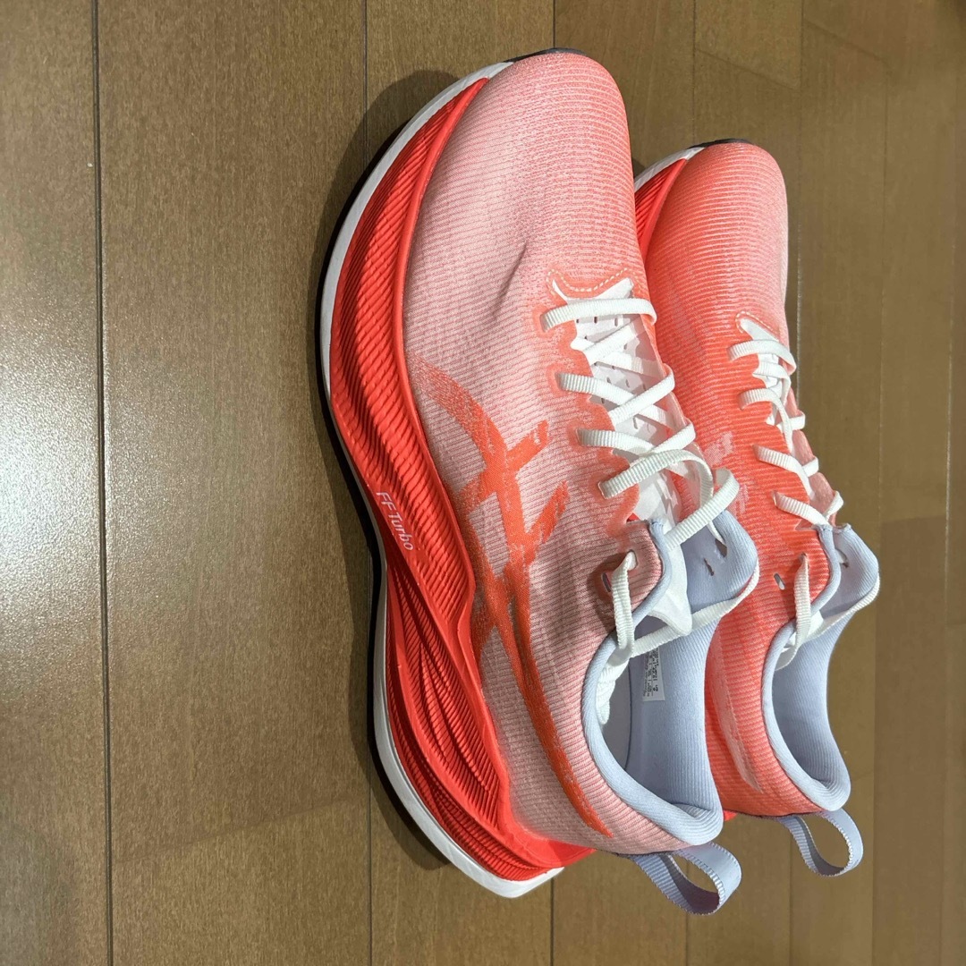 asics(アシックス)のアシックス スーパーブラスト (品番：1013A143.100) スポーツ/アウトドアのランニング(シューズ)の商品写真