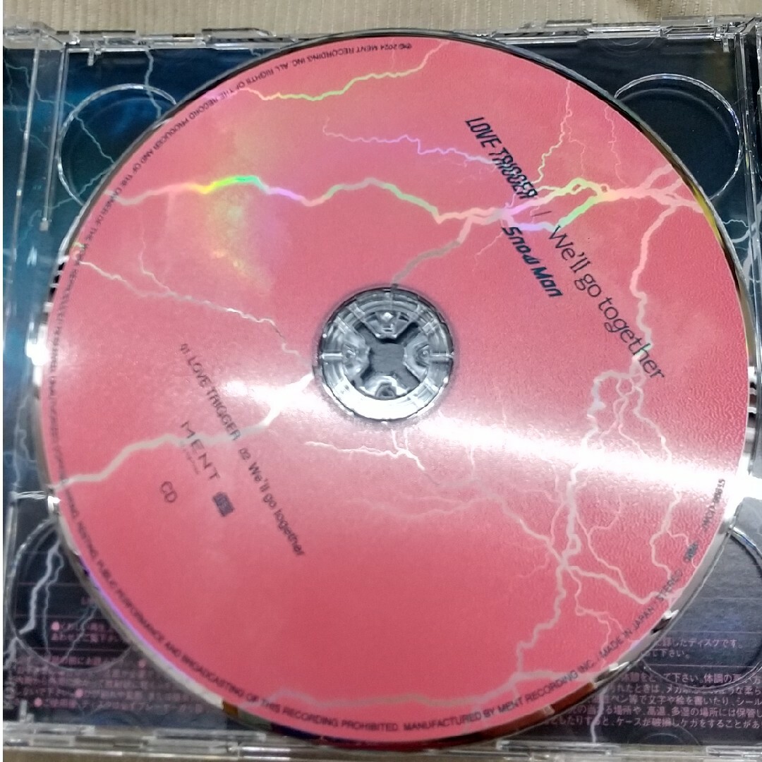 Snow Man(スノーマン)のLOVE TRIGGER／We’ll go together（初回盤A） エンタメ/ホビーのCD(ポップス/ロック(邦楽))の商品写真