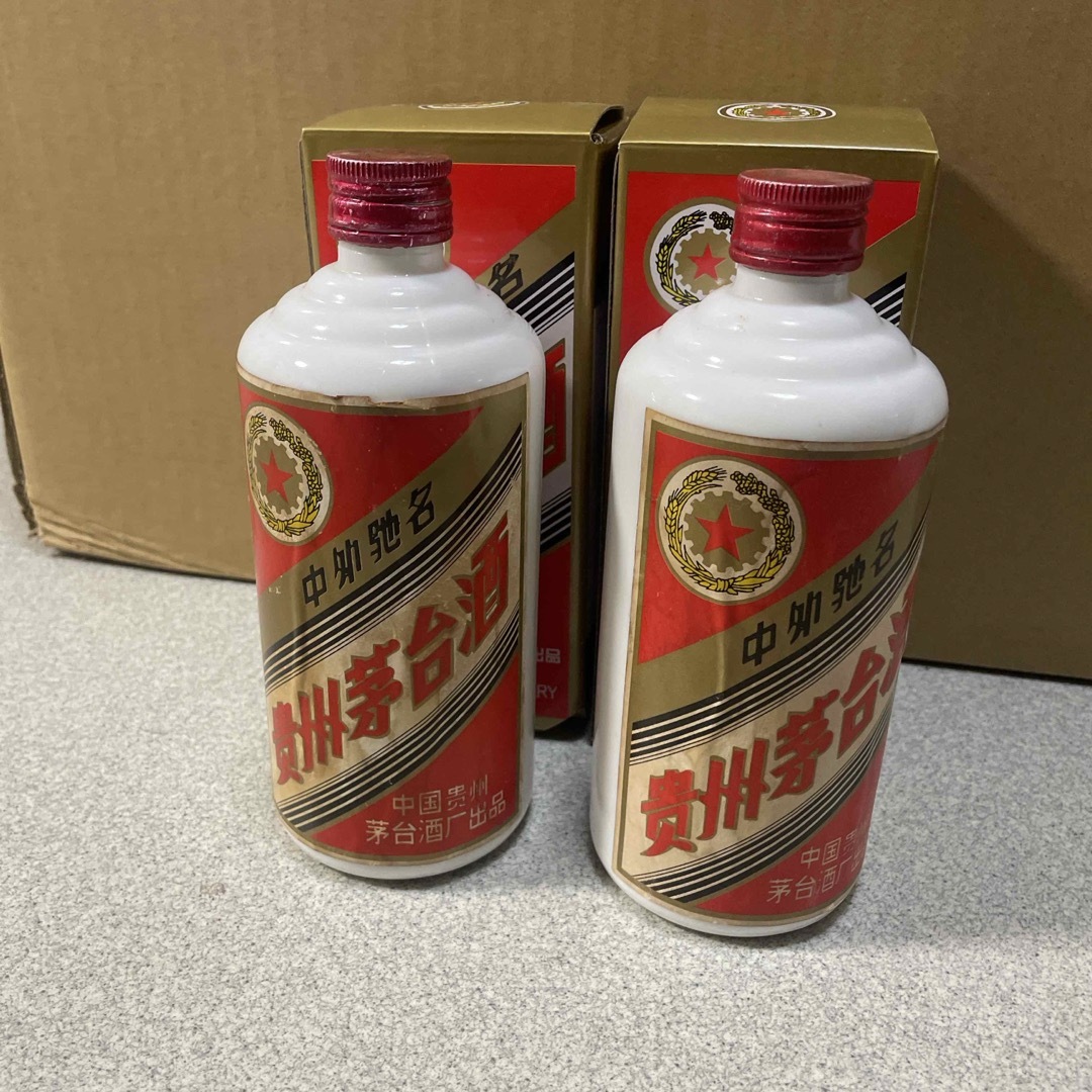 約820g810g2本 貴州茅台酒 マオタイ酒 五星ラベル 500ml 53% 1985年製 約820g810g2本 貴州茅台酒 マオタイ酒 五星ラベル 500ml 53% 1985年製