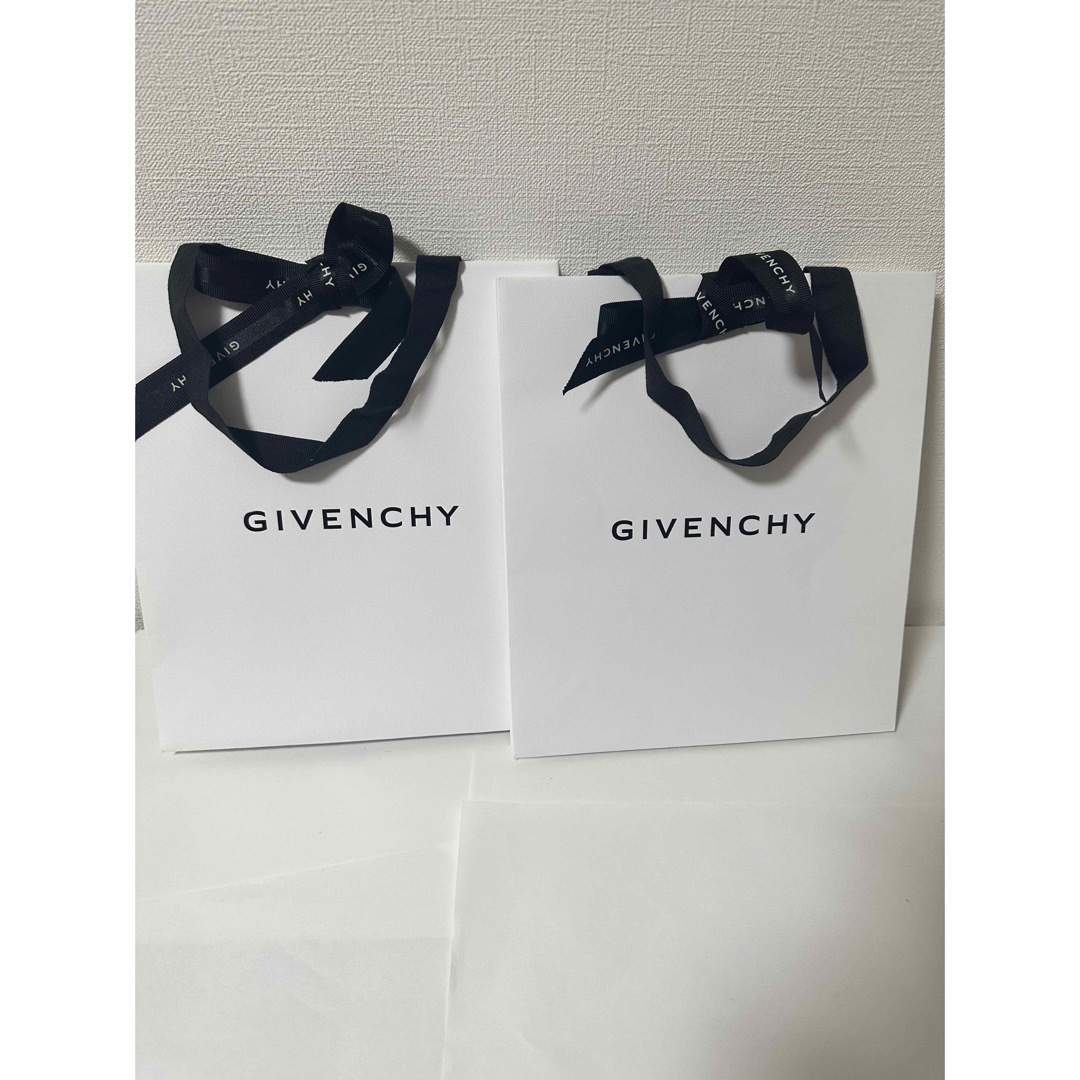 GIVENCHY ショップ袋  ブラックリボン付　　　ショッパー レディースのバッグ(ショップ袋)の商品写真