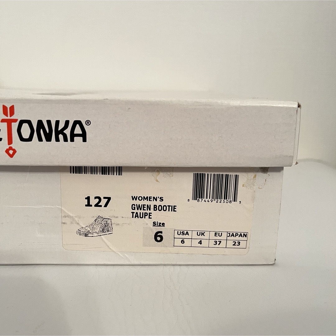 Minnetonka(ミネトンカ)のスニーカー【新品・未使用】ミネトンカ　ブーツ　サイズ6・23cm レディースの靴/シューズ(ブーツ)の商品写真