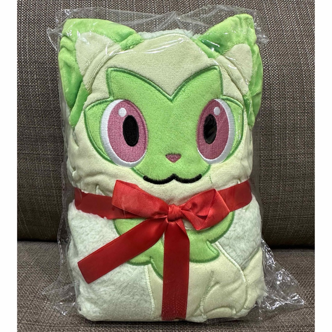 ポケモン(ポケモン)の【新品・未開封】ニャオハ ぬいぐるみ ブランケット ひざ掛け キッズ/ベビー/マタニティのこども用ファッション小物(おくるみ/ブランケット)の商品写真