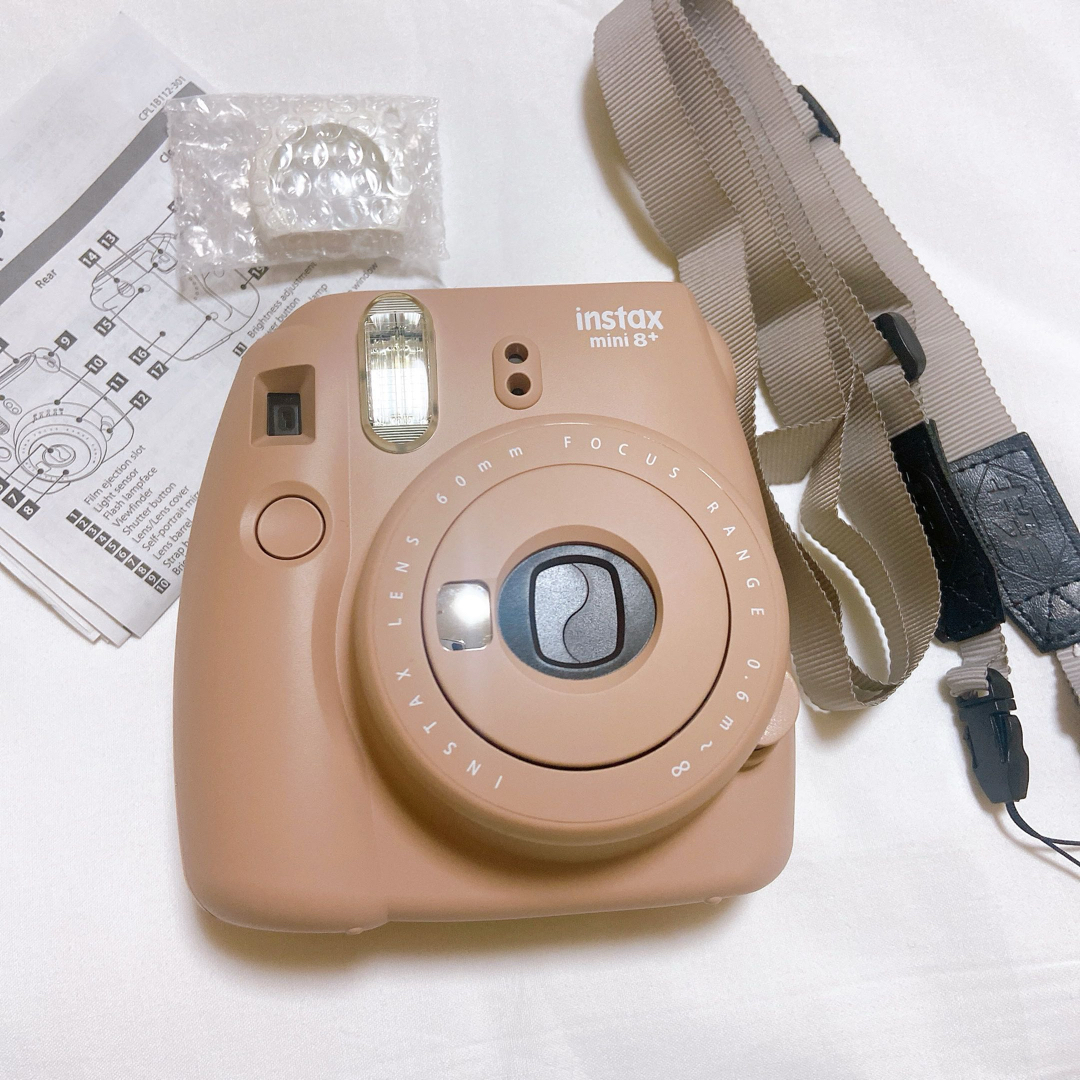 富士フイルム(フジフイルム)のinstax mini 8+ ココア スマホ/家電/カメラのカメラ(フィルムカメラ)の商品写真