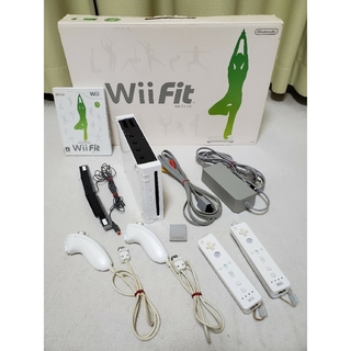 ウィー(Wii)の任天堂Wii、ソフト、Wii Fitボードのセット(家庭用ゲーム機本体)