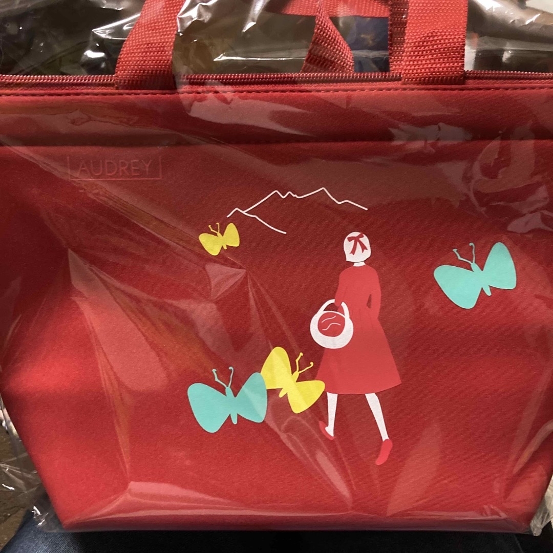 髙島屋(タカシマヤ)のオードリー　保冷バッグ　レッド　限定 レディースのバッグ(トートバッグ)の商品写真