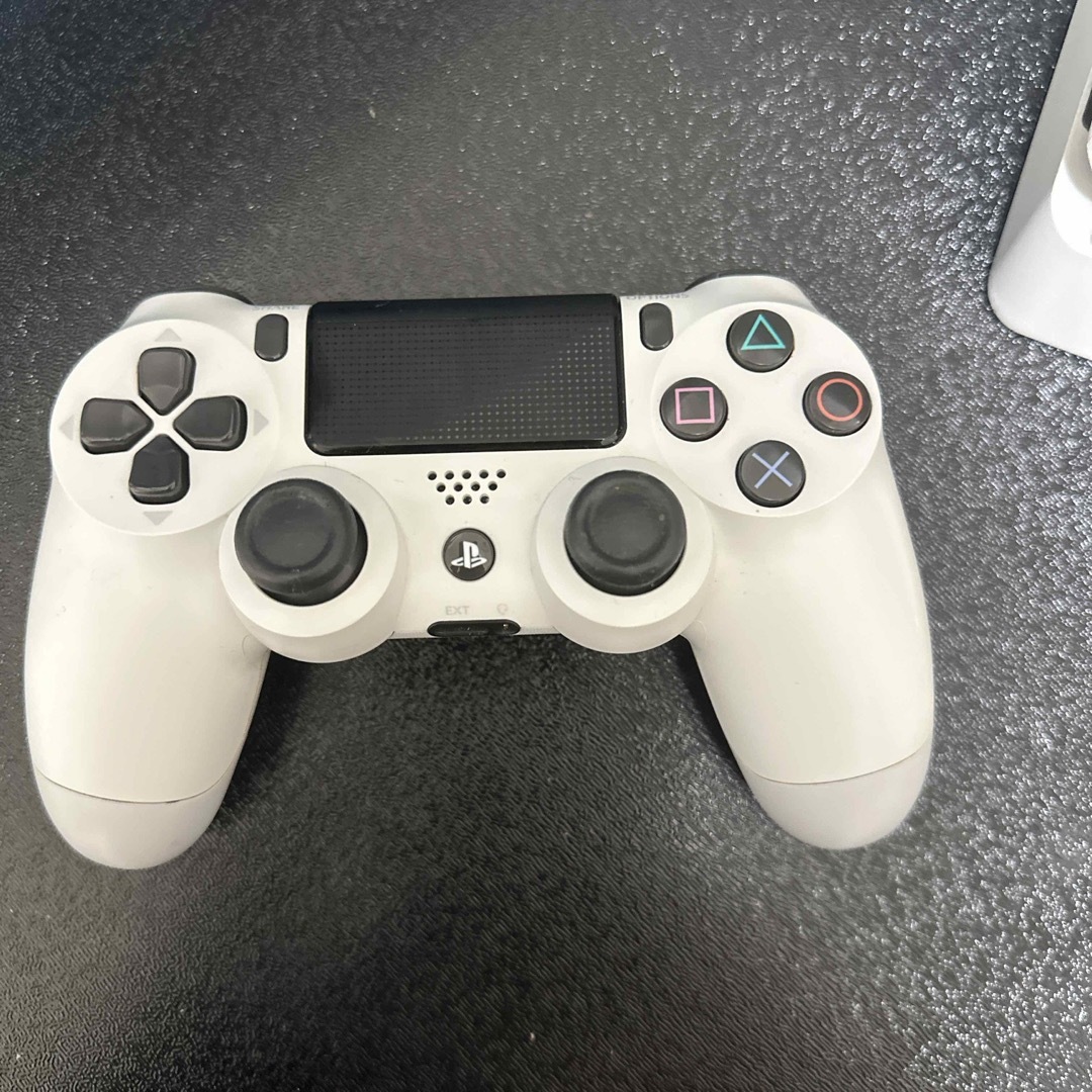 PlayStation4(プレイステーション4)のSONY PlayStation4(CUH-2000A) 1TB換装済（中古品) エンタメ/ホビーのゲームソフト/ゲーム機本体(家庭用ゲーム機本体)の商品写真