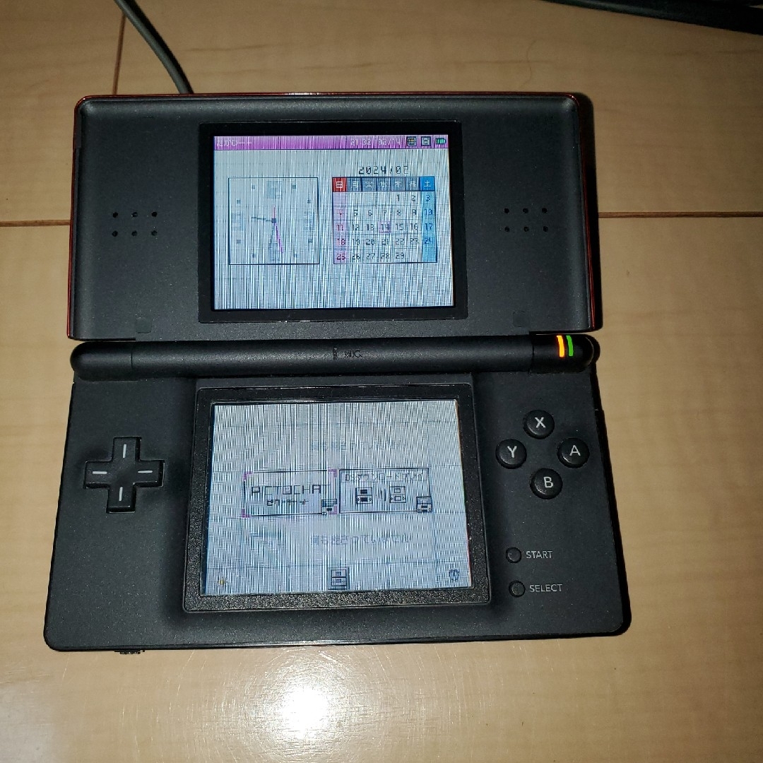 ニンテンドーDS(ニンテンドーDS)の(中古品)任天堂　DS　Lite　レッド エンタメ/ホビーのゲームソフト/ゲーム機本体(携帯用ゲーム機本体)の商品写真