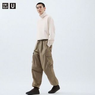 ユニクロ(UNIQLO)の新品　ユニクロ　パラシュートカーゴパンツ　L オリーブ　カーキ(ワークパンツ/カーゴパンツ)