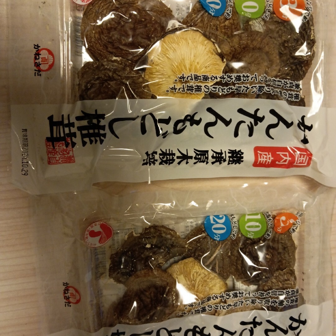 国内産継承原木栽培　かんたんもどし椎茸　２個 食品/飲料/酒の加工食品(乾物)の商品写真