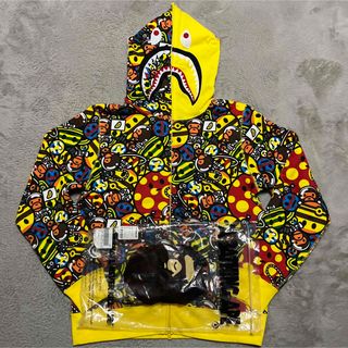 アベイシングエイプ(A BATHING APE)のAPE BAPE KAWS COSMOS 宇宙　シャークパーカー　XL CAMO(パーカー)