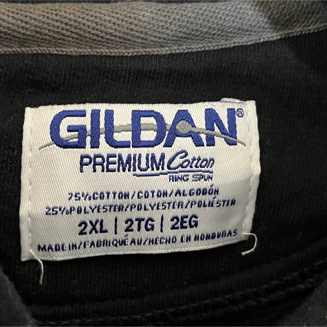 GILDAN(ギルタン)の【ギルダン】パーカー　ドクロ　マシンガン　アーミー軍隊　黒　ブラックF8 メンズのトップス(パーカー)の商品写真