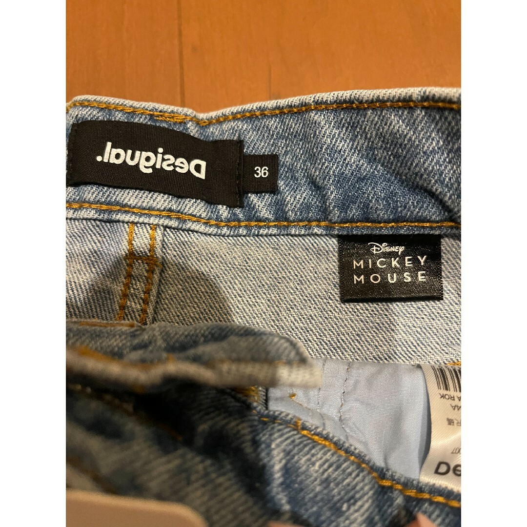 DESIGUAL(デシグアル)の新品　デシグアル　36 ミッキーマウス入り　デニムミニスカート セットアップあり レディースのスカート(ミニスカート)の商品写真