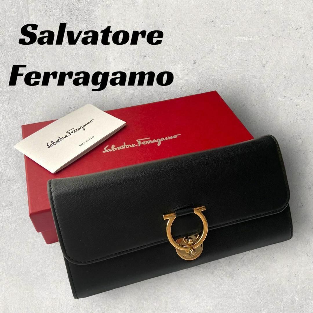 Salvatore Ferragamo(サルヴァトーレフェラガモ)の【美品】Salvatore Ferragamo 財布　ブラック レディースのファッション小物(財布)の商品写真