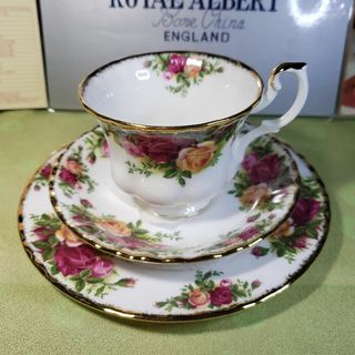 ロイヤルアルバート(ROYAL ALBERT)のロイヤルアルバート　オールドカントリーローズ　Ｃ＆Ｓ＆ケーキＰ　トリオセット(食器)