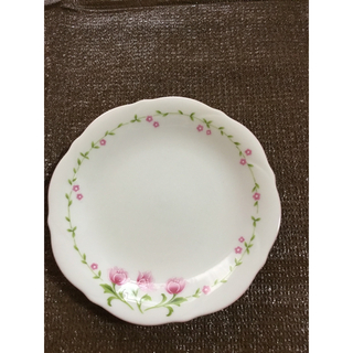 ジバンシィ(GIVENCHY)のお花のかわいいお皿 ジバンシィ　直径16センチ (食器)