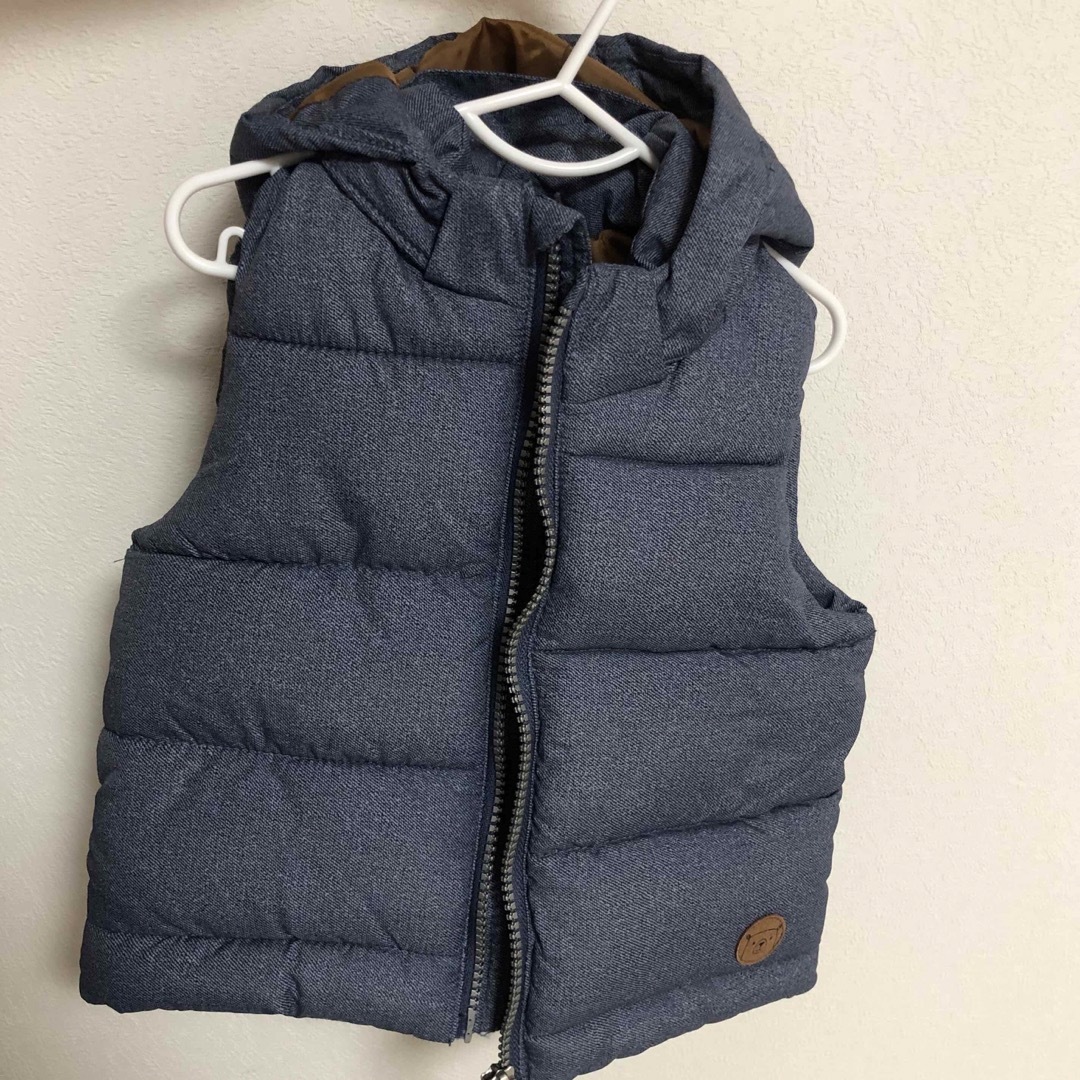 H&M(エイチアンドエム)の80サイズ　中綿ベスト キッズ/ベビー/マタニティのキッズ服男の子用(90cm~)(ジャケット/上着)の商品写真