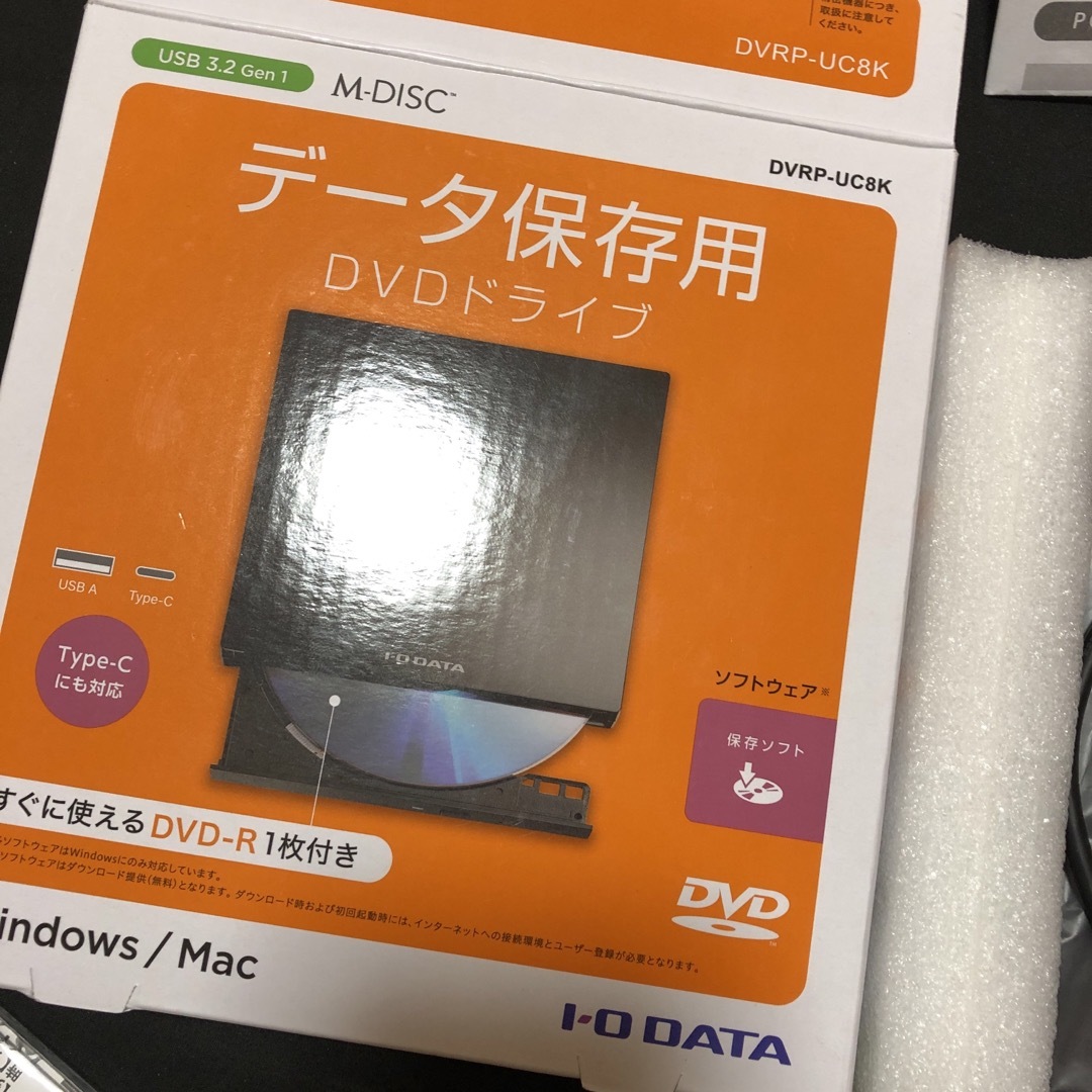 IODATA(アイオーデータ)のI・O DATA ポータブルDVDドライブ DVRP-UC8K スマホ/家電/カメラのPC/タブレット(PC周辺機器)の商品写真