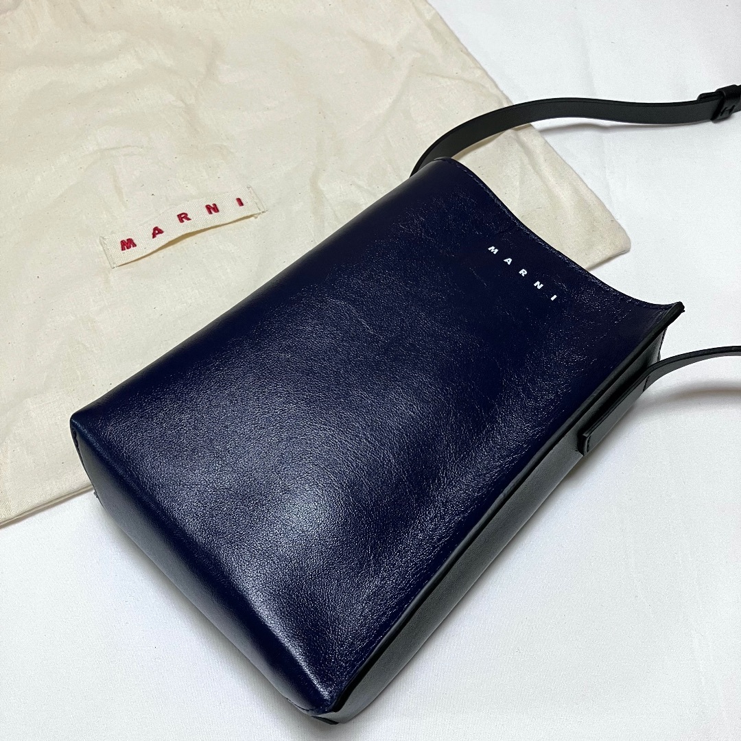 Marni(マルニ)の新品 22aw MARNI ショルダーバッグ 黒紺 5921 メンズのバッグ(ショルダーバッグ)の商品写真